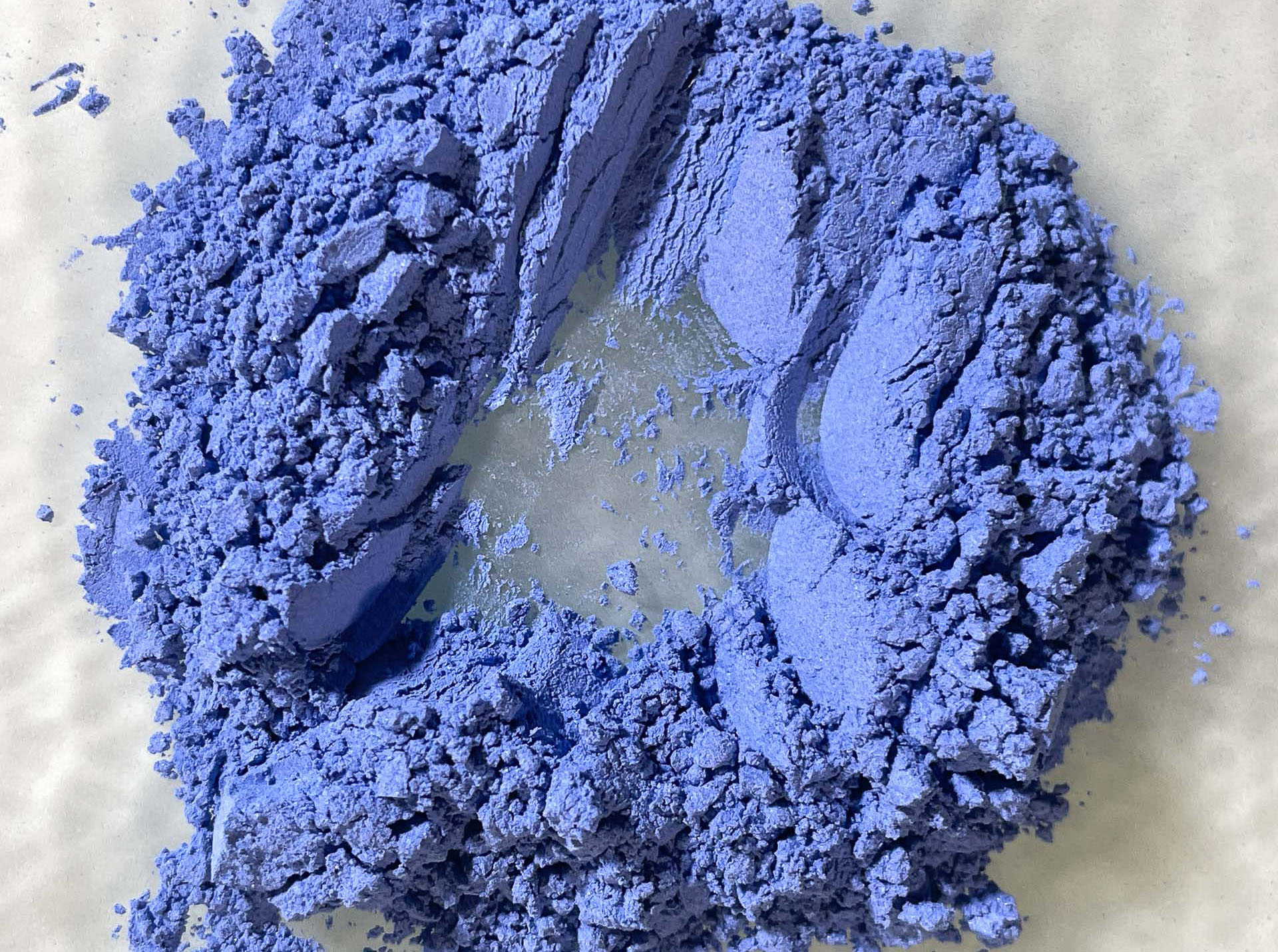 powdered lapis lazuli pigment Powdered lapis lazuli pigment